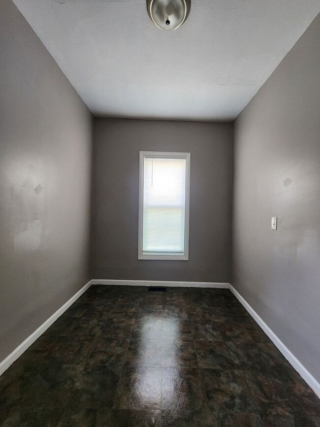 Building Photo - Single Family Home