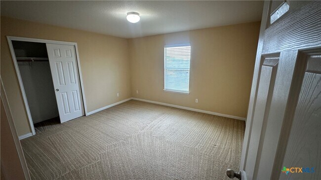 Building Photo - 834 Red Fern Dr