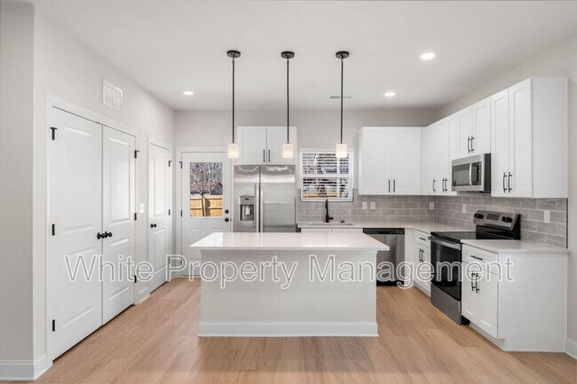 Building Photo - 7805 Shadow Lawn Rd