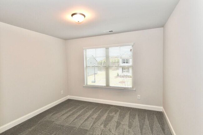 Building Photo - 229 Hellen Vly Dr