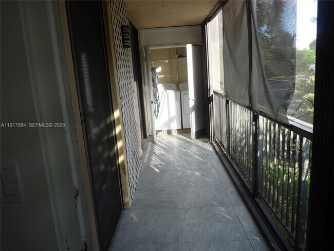 Building Photo - 14501 N Kendall Dr