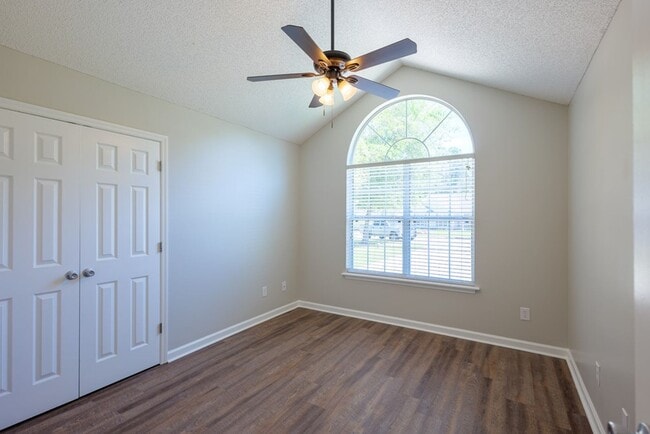 Building Photo - Inviting 3BR Home with Open Split Floor Plan, Fenced Yard & Covered Porches in Northlake