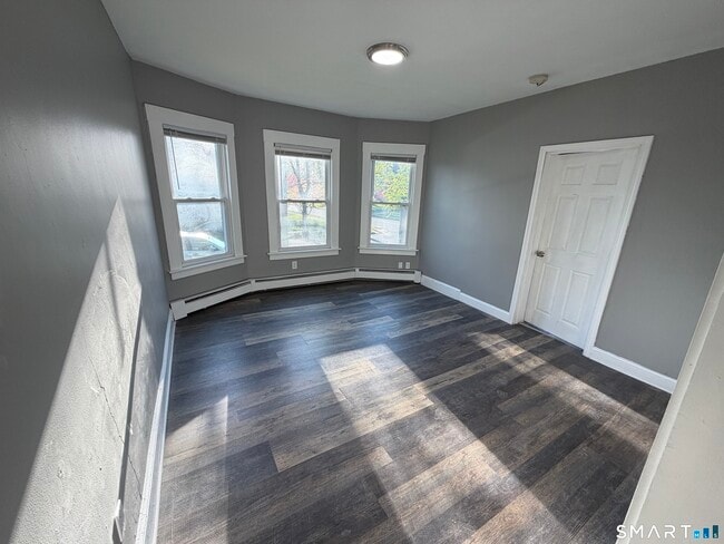 Building Photo - 402 Allen St