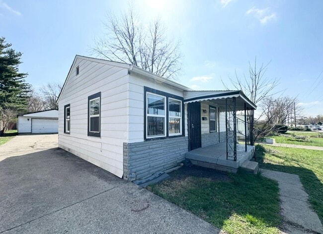 Primary Photo - 3425 N Emerson Ave