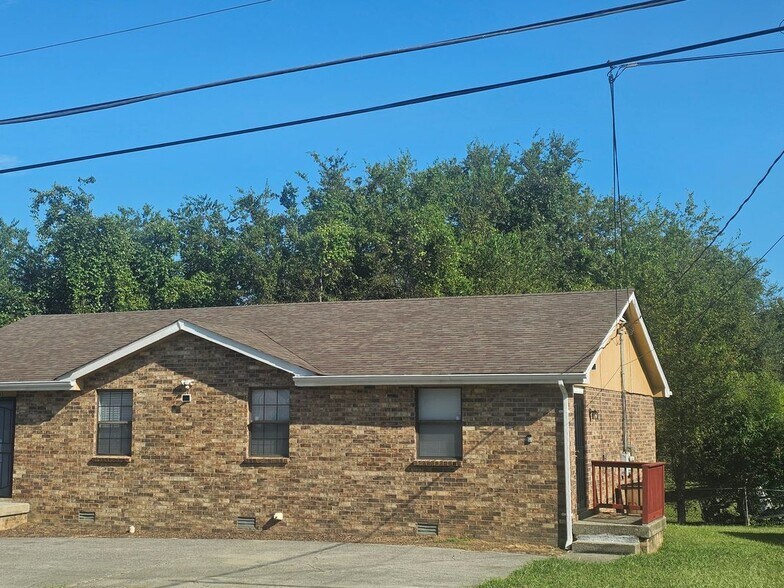 Building Photo - 3705 Brickmont Dr