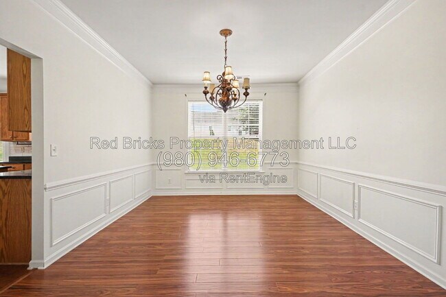 Building Photo - 7864 Whispering Wood Dr