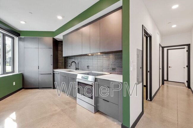 Building Photo - 1601 Park Ave