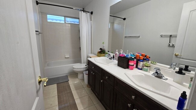 Building Photo - 2 story, 2 car garage, 5 bedroom, coveredpatio, All appliances. move in ready home with solar inc...