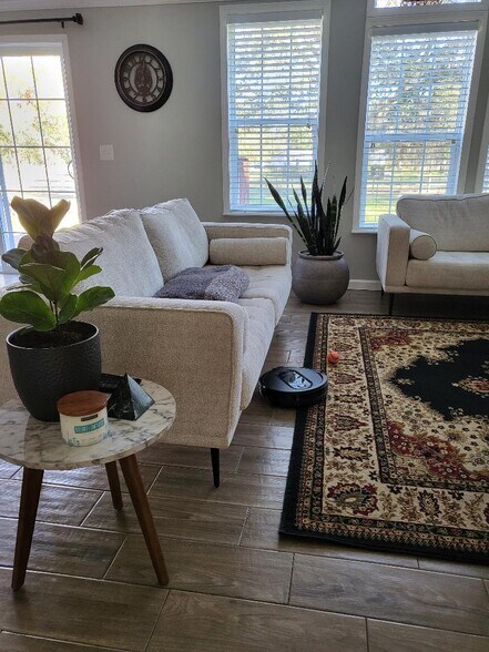 Main living room - 3144 Tina Marie Dr