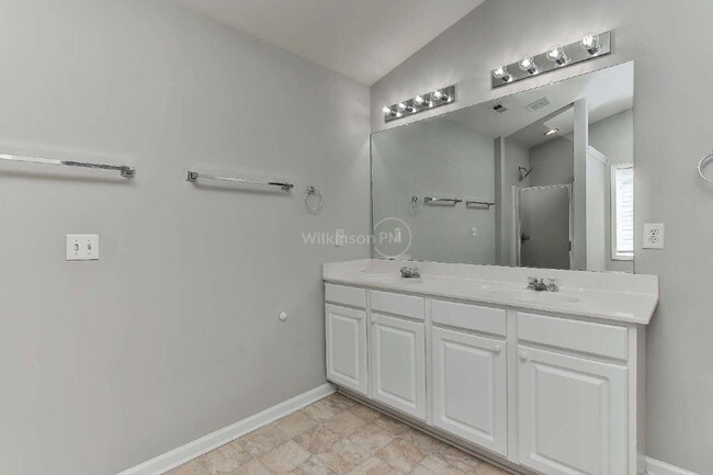 Building Photo - Beautiful 4-Bedroom Two Story Home with Fe...