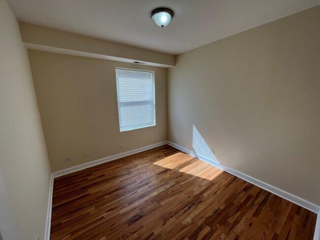 Building Photo - 4606 N Monticello Ave