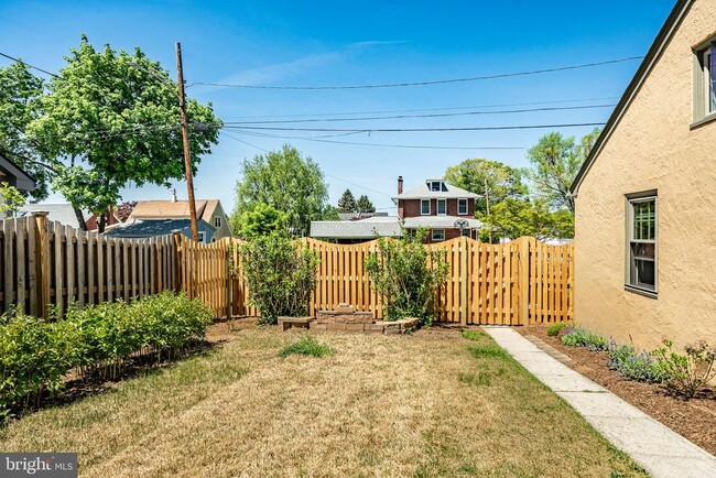 Building Photo - 149 2nd Ave