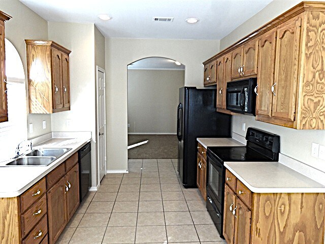 Building Photo - 6424 Payton Dr