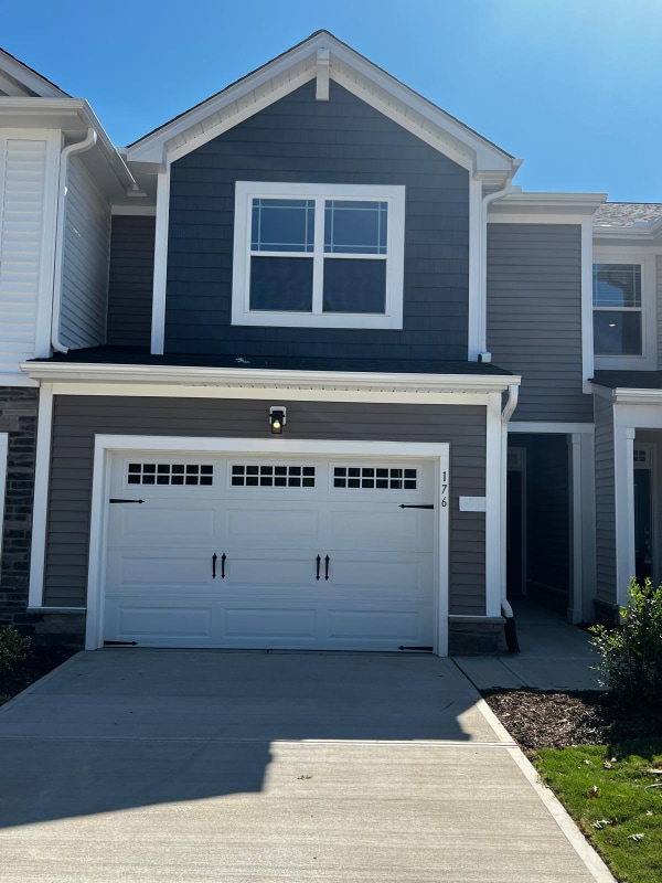 Building Photo - 176 Kobus Ct