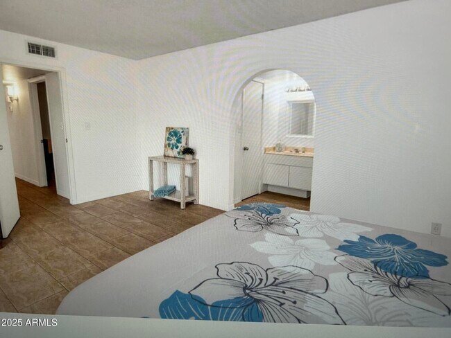 Building Photo - 4852 W Cochise Dr