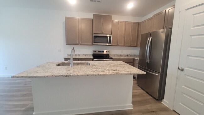 Building Photo - 7589 Discovery Pt Dr NW