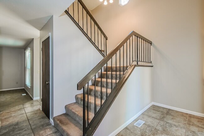 Building Photo - 5 Shining Rock Dr