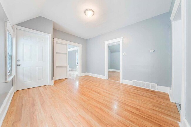 Building Photo - 4310 Daisy Ave