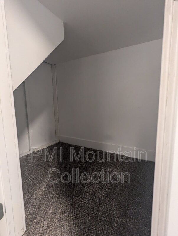 Building Photo - 249 S 400 E