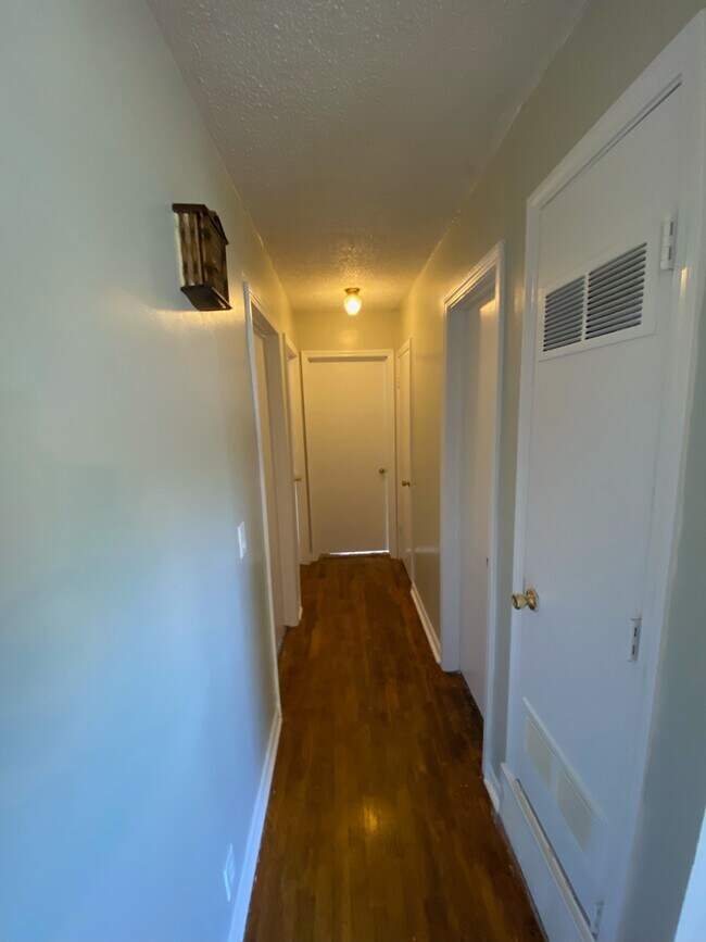 Building Photo - 1513 Hickory St