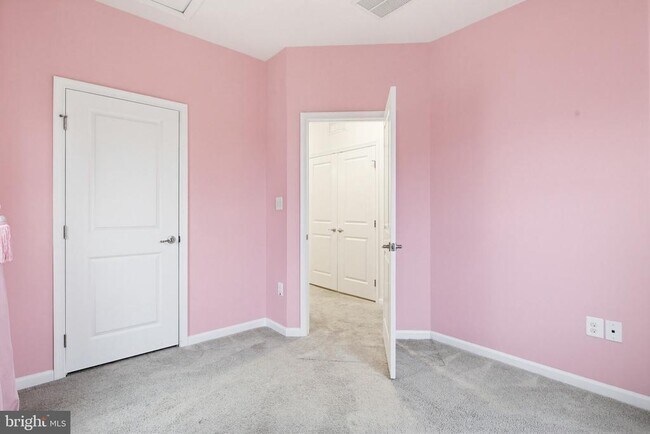 Building Photo - 7408 Wild Honey Way