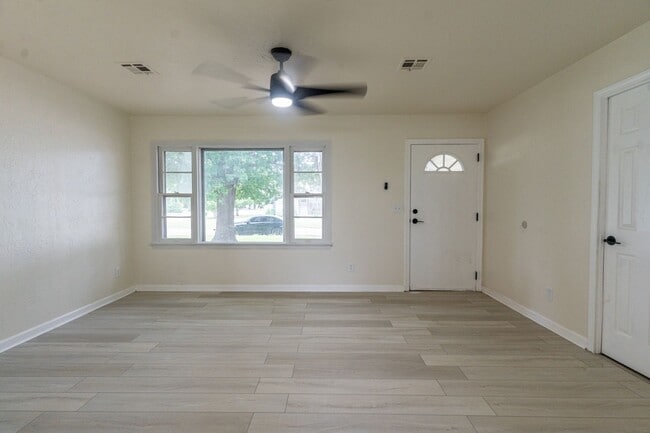 Building Photo - Moore Rent to Own Home!