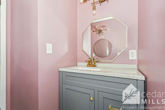 Building Photo - 3 Bedroom Home in North Wichita