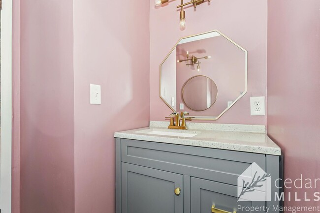 Building Photo - LARGE 3 Bedroom Home in North Wichita