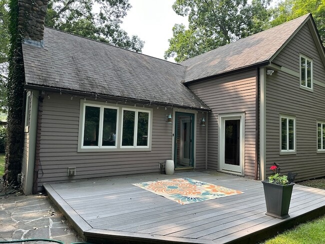Building Photo - 135 Oregon Rd