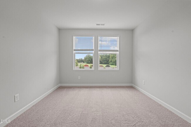 Building Photo - 45 Village Edge Dr