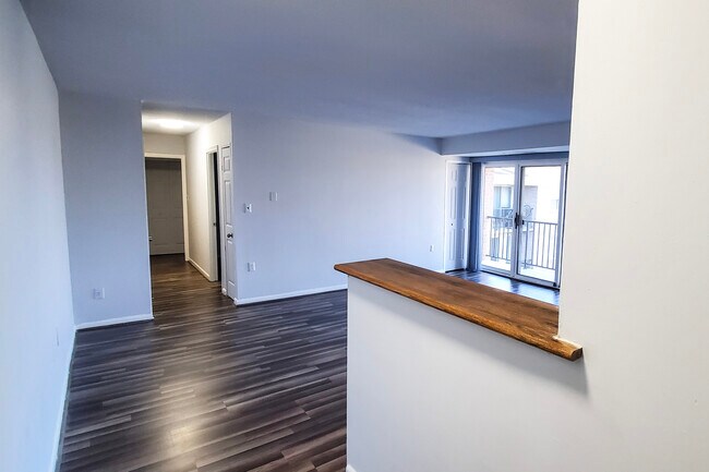 Building Photo - 7165 Cross St