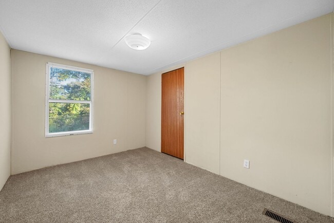 Building Photo - 1845 Evans Rd