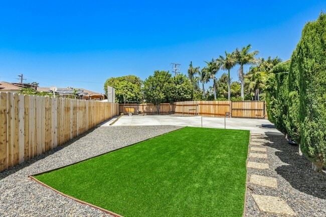 Building Photo - 5590 Shasta Ln