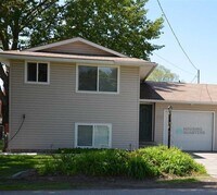 Building Photo - 3211 N Fowler Rd