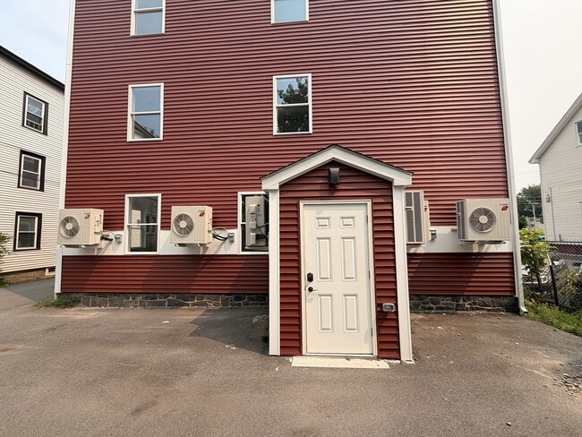 Building Photo - 33 Pleasant St