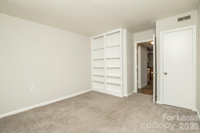 Building Photo - 7922 Horse Chestnut Ln