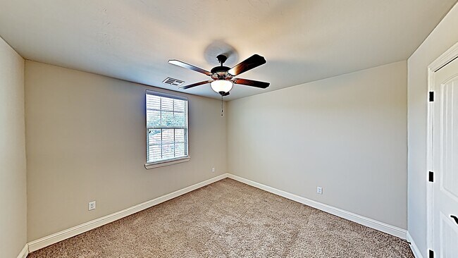 Building Photo - Beautiful 4 Bedroom, 2.5 Bathroom Home in ...