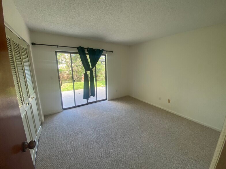 Building Photo - 5 Bogey Cir