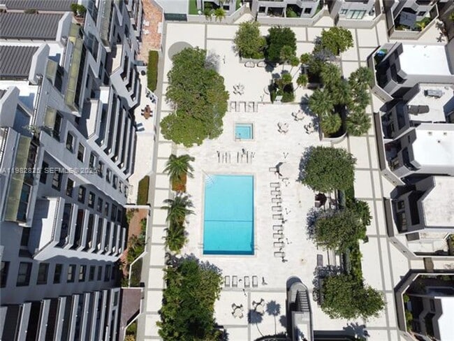 Building Photo - 201 Crandon Blvd