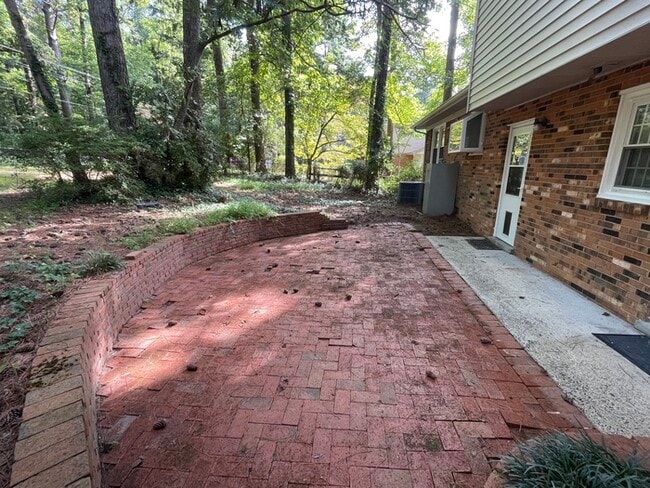 Building Photo - Chapel Hill 4 Br Home For Rent