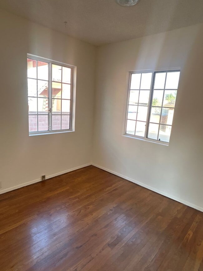 Building Photo - 608 N Orange Ave