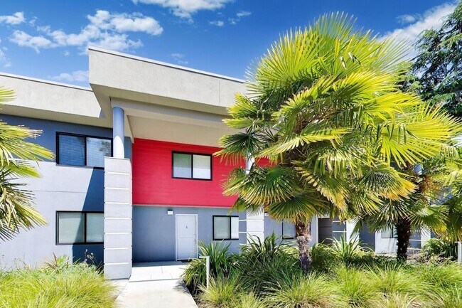 Building Photo - 1662 Hollenbeck Ave