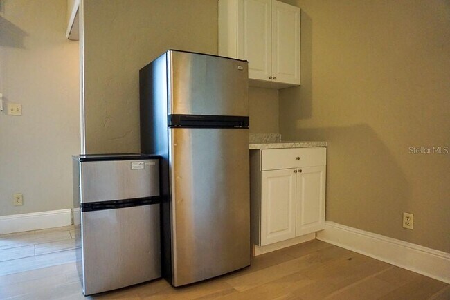 Building Photo - 417 Cypress Dr