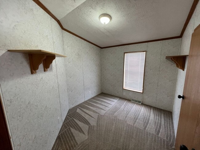 Building Photo - 3 Bedroom 2 Bath High-End Mobile Home with...