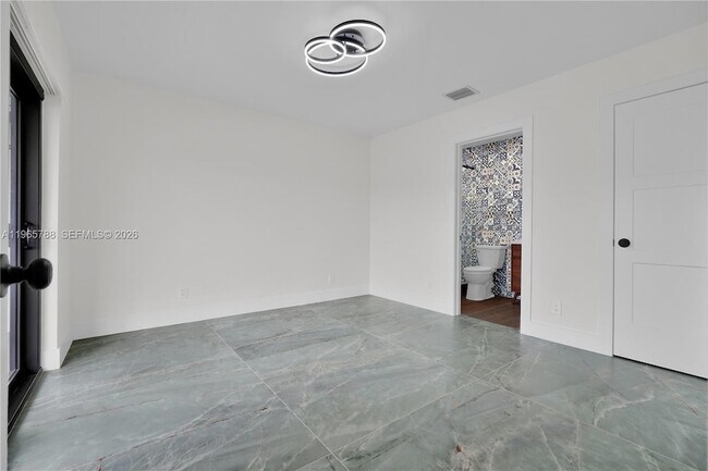 Building Photo - 5980 SW 40th Ave