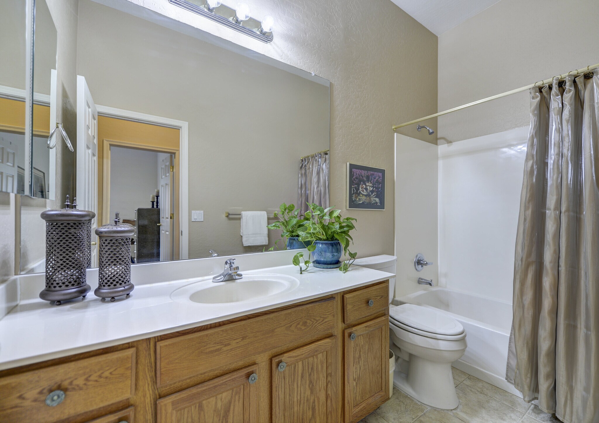 Building Photo - 7634 E San Fernando Dr