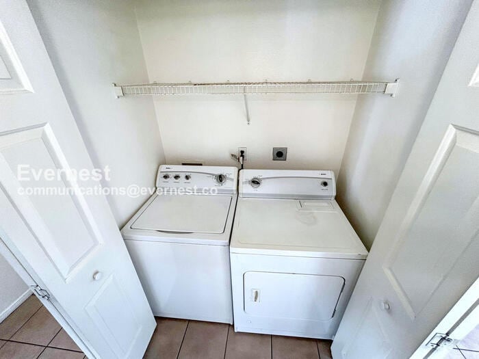 Building Photo - 5922 W Vegas Dr