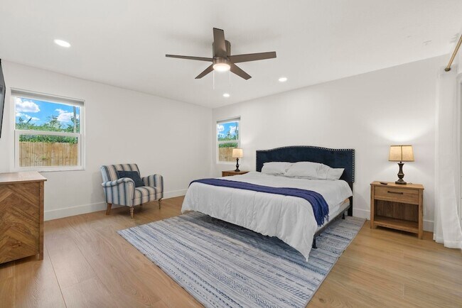 Building Photo - 12151 Old Country Rd N