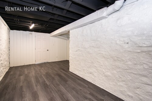 Building Photo - 6516 W 78th St