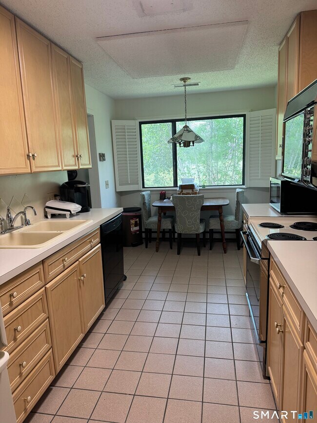 Building Photo - 491 Unit B Heritage Vlg